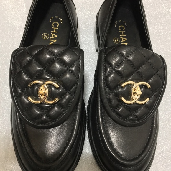 Chanel Quilted Flap TurnLock CC Gold Logo Loafer. Size 37C . Serial No DG36646 - Picture 8 of 16
